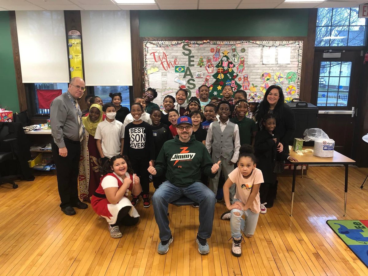 Special shout out to Jimmy Z’s <a href="/platesandshakes/">Jimmy Z's</a> for bringing the garbage plates to Exhibition Day!  Our 3rd graders studied the local region and had to celebrate with true Roc cuisine!  <a href="/RCSDNYS/">Rochester City School District</a> <a href="/EvaThom67413231/">Dr. Eva J. Thomas</a> <a href="/rm515151/">Rhonda Morien</a> <a href="/cornisml/">Michele A White</a> #onercsd