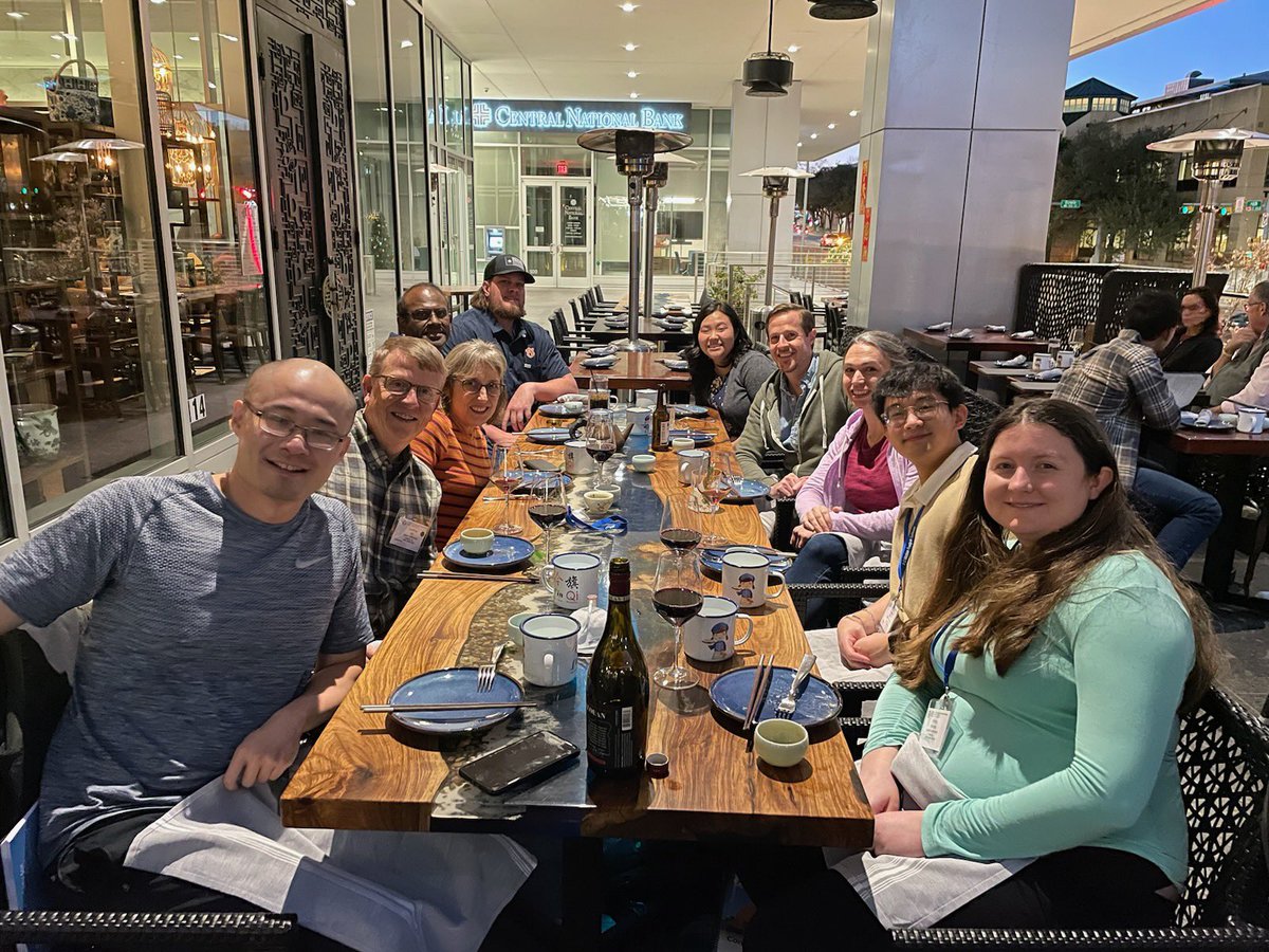 Hill/Hood lab reunion at SICB. So proud of our group (present and not this time) <a href="/Wendy_R_Hood/">Wendy Hood</a> #HoodAU. 
<a href="/cosamau/">COSAM</a> #SICB2023