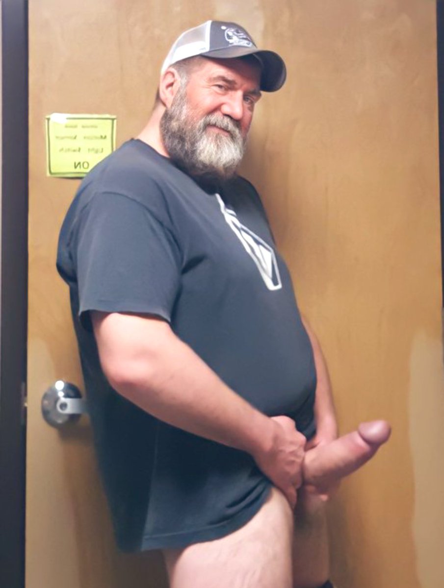 beautifulgrand9's tweet photo. Looks a bit younger than what I like but damn, he is so adorable and if that’s his real cock then it would be game on. 😍😍 https://t.co/7XqZY7OWbK