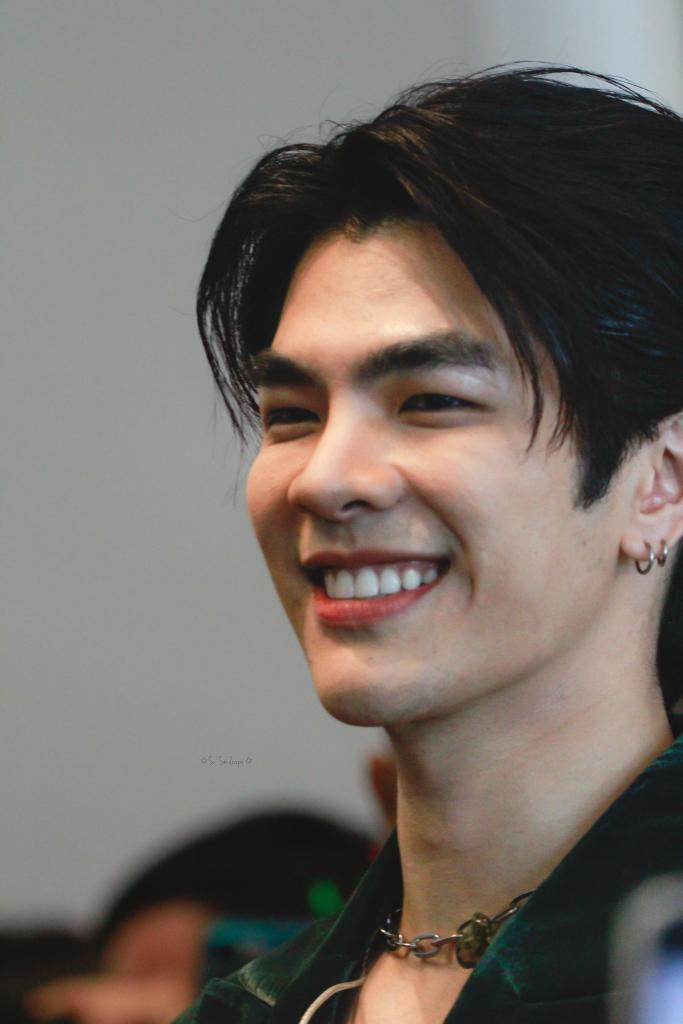 Parichat9166's tweet photo. Happy birthday คะ เฮีย ไม่รู้จะอวยพรทางไหน ให้เฮียเห็น ขอให้เฮียเป็นที่รัก ของทุกคนตลอดไป คะ จะคอยอยู่เค���ยงข้าง ซัพพอร์ตกันนะคะ https://t.co/Ki8BqXVYzO