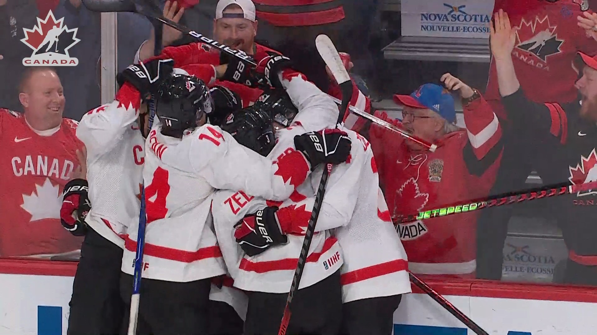 Hockey Canada on X: BACK-TO-BACK! 20X GOLDEN! 🇨🇦🥇 #WorldJuniors   / X