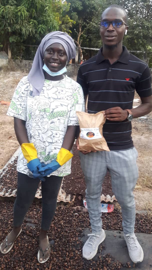 fatima_bocoum's tweet photo. Nafissatou produit du charbon écologique et économique à base de coque d’arachide ou de cajou. Dénichée par le Cadet à Medina Mankagne (Ziguinchor),  elle dirige avec passion son entreprise « Casa Bio »…. https://t.co/FQxOvUfU1B