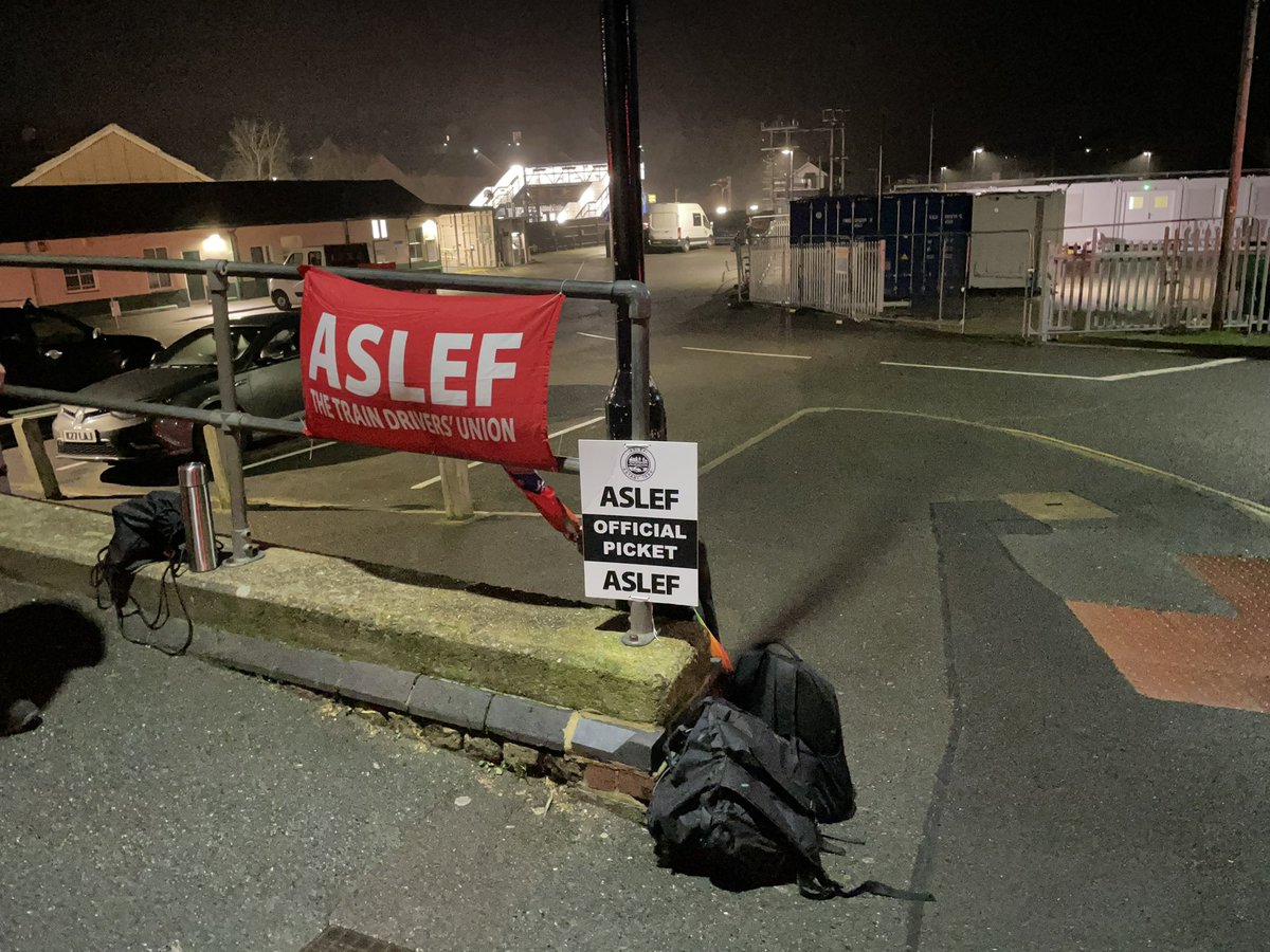 Alan192's tweet image. #aslefstrike #strikemap Island Line