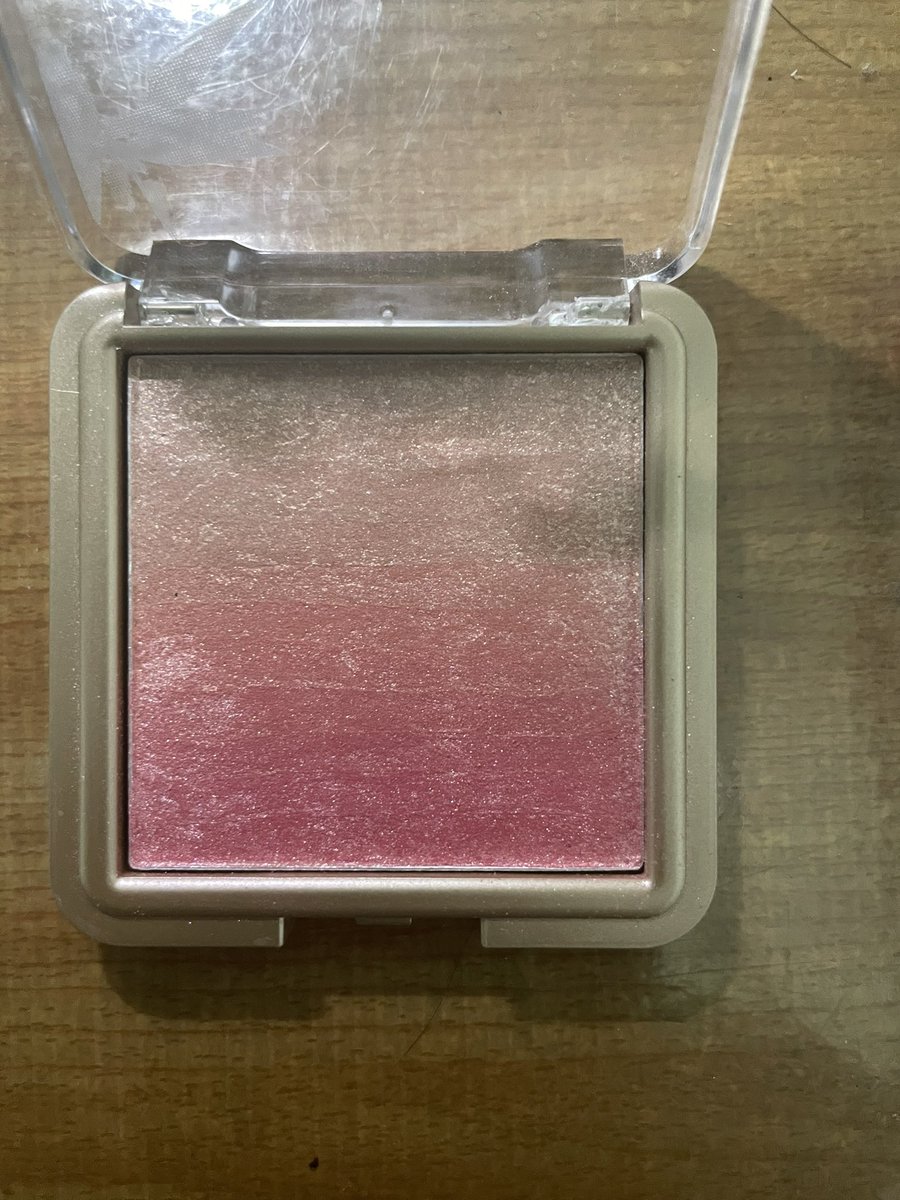 DDeksan's tweet photo. ส่งต่อ 120 บาทรวมส่ง บลัชออน cute press สี 01 ใช้ไป 1-2 ครั้ง #ส่งต่อคสอ #ส่งต่อเครื่องสําอาง #เครื่องสําอางมือสอง #ส่งต่อบลัชออน #cutepress #ส่งต่อ https://t.co/C9IZO9IaDQ