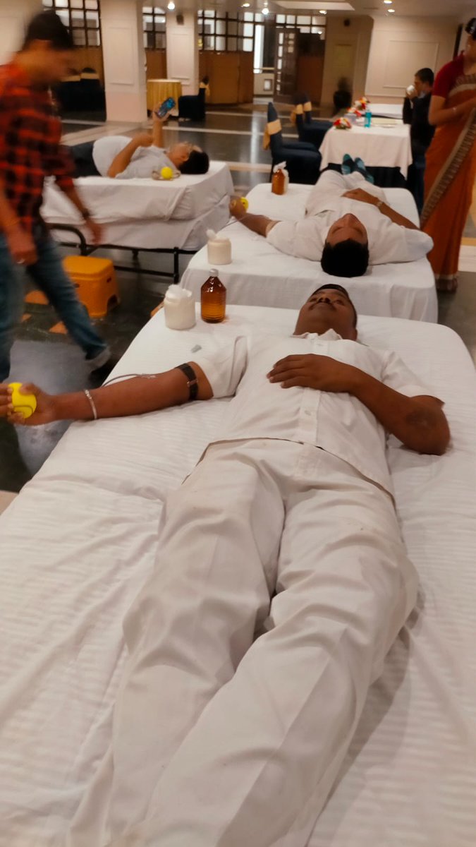 swostihotels's tweet photo. A benevolent act by the members of the Swosti family of Swosti Premium, Bhubaneswar.

#BloodDonation #NobleAct 
#Hotel #Swostipremium #swostihotels #swostitravels #Odisha https://t.co/WbRsYeM4dC