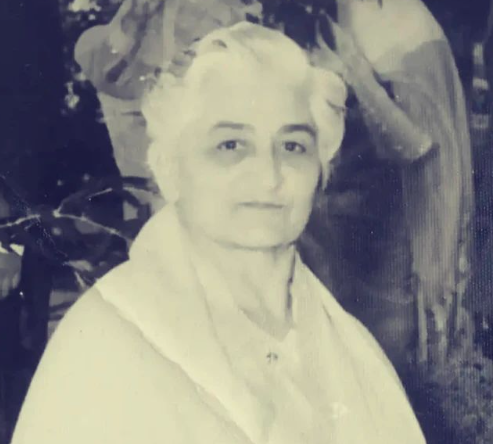 Her Highness Shahbano Maimoona Sultan who was the wife of last ruler of Bhopal princely state, Nawab Hamidullah Khan. 

This is her photograph when she was quite old, probably, this picture is among one of her few last remaining photos.

#Bhopal #MadhyaPradesh
