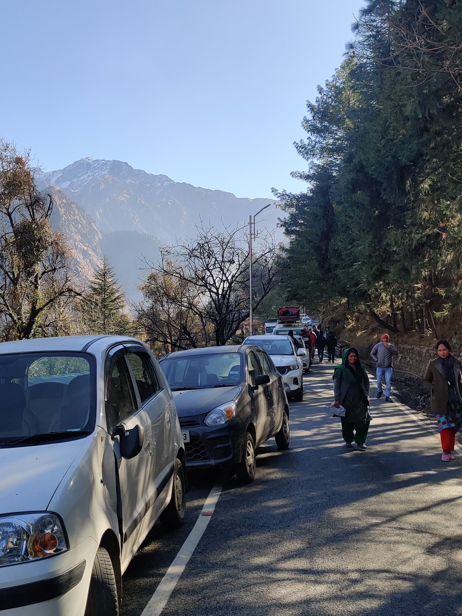 NikunjaPriya's tweet photo. Lot of tourists are stuck from last 3 hours in Joshimath due to ongoing protest. We have no other option but to wait on the highway. Request you to help us..
@pushkardhami @AmitShah @narendramodi @PMOIndia @tourismgoi
@PMO #Joshimath #Auli #Uttrakhand #tv9news 
#janbhawanatimes https://t.co/xfTP2tZRuq