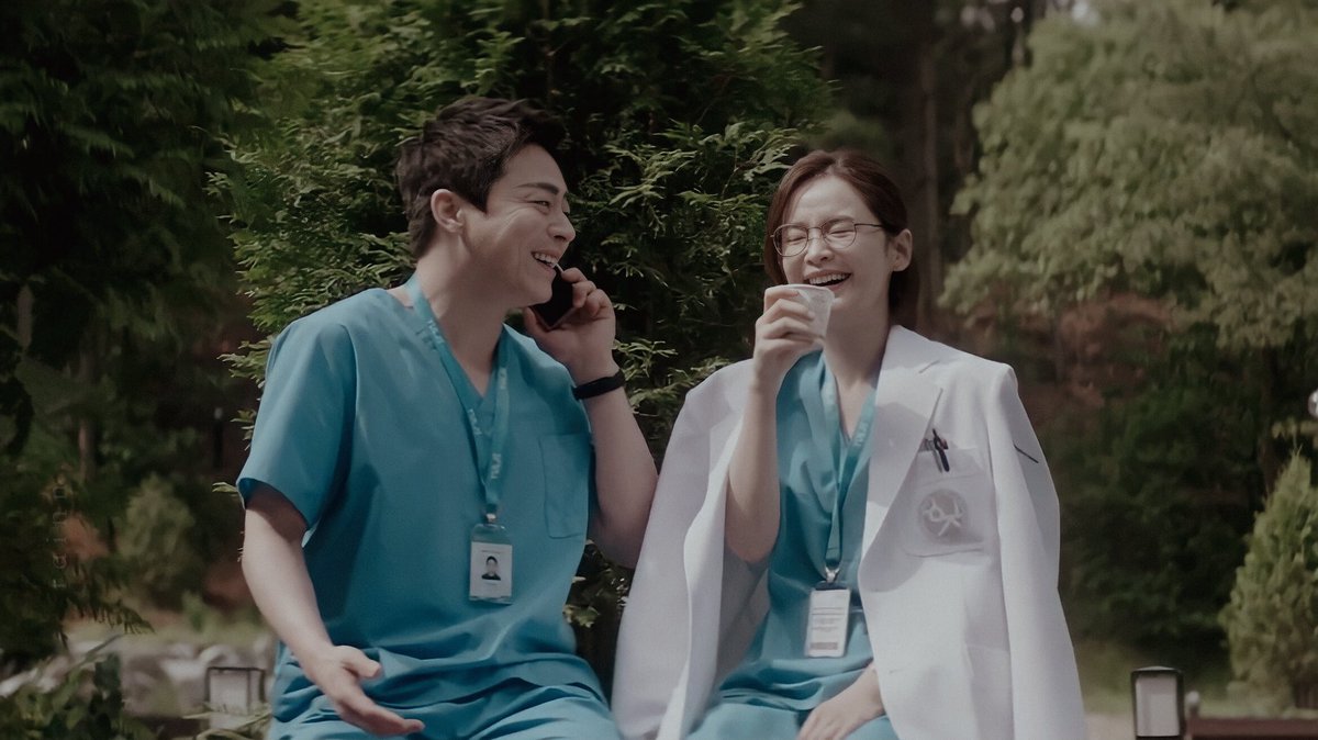 chaesoohyuns's tweet photo. a chemistry that surpasses that halal gaps https://t.co/j2Dom9bztc
