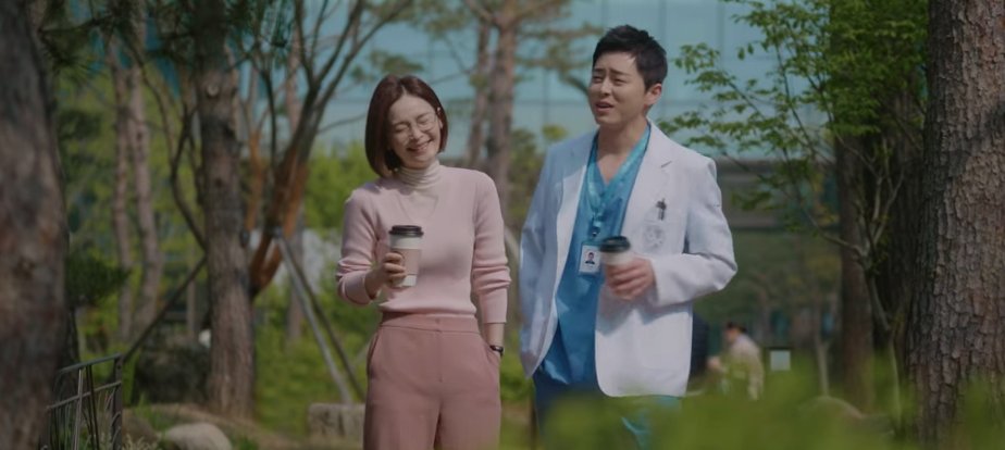 chaesoohyuns's tweet photo. a chemistry that surpasses that halal gaps https://t.co/j2Dom9bztc
