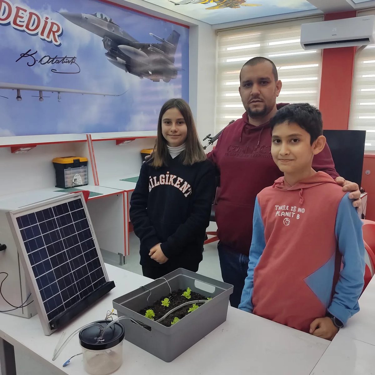 il_mem_45's tweet photo. Tebrikler Turgutlu BİLSEM 👏👏

Turkcell Zeka Gücü Projesi kapsamında düzenlenen Zekathon Yarışmasında; 163 proje başvurusu arasından Turgutlu BİLSEM 1. olarak şampiyon olmuştur. Öğretmenimiz Murat SAYAN'ı ve öğrencilerimiz 
Bayram Ali EKİNCİ ile Melis ONARAN'ı tebrik ederiz👏👏 https://t.co/WZdxOwU7oq