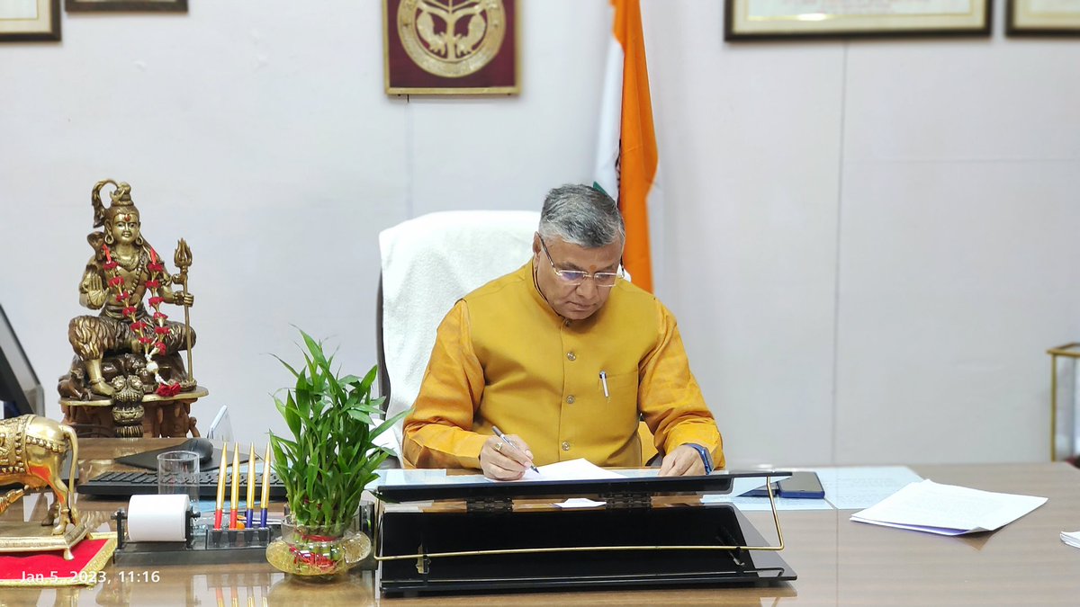 dharmindia51's tweet photo. आज विधानसभा नवीन भवन स्थित अपने कार्यालय पर विभागीय फाइलों का निस्तारण करते हुए।
#NarendraModi 
#AmitShah 
#JPNadda
#MYogiAdityanath #SunilBansal
#Dharampalsingh
#BhupendraSingh 
#PMO_INDIA
#BJP4UP #BJP4IND
#UPgovt
#karagar 
#homgards https://t.co/ZrjdvVdRyB