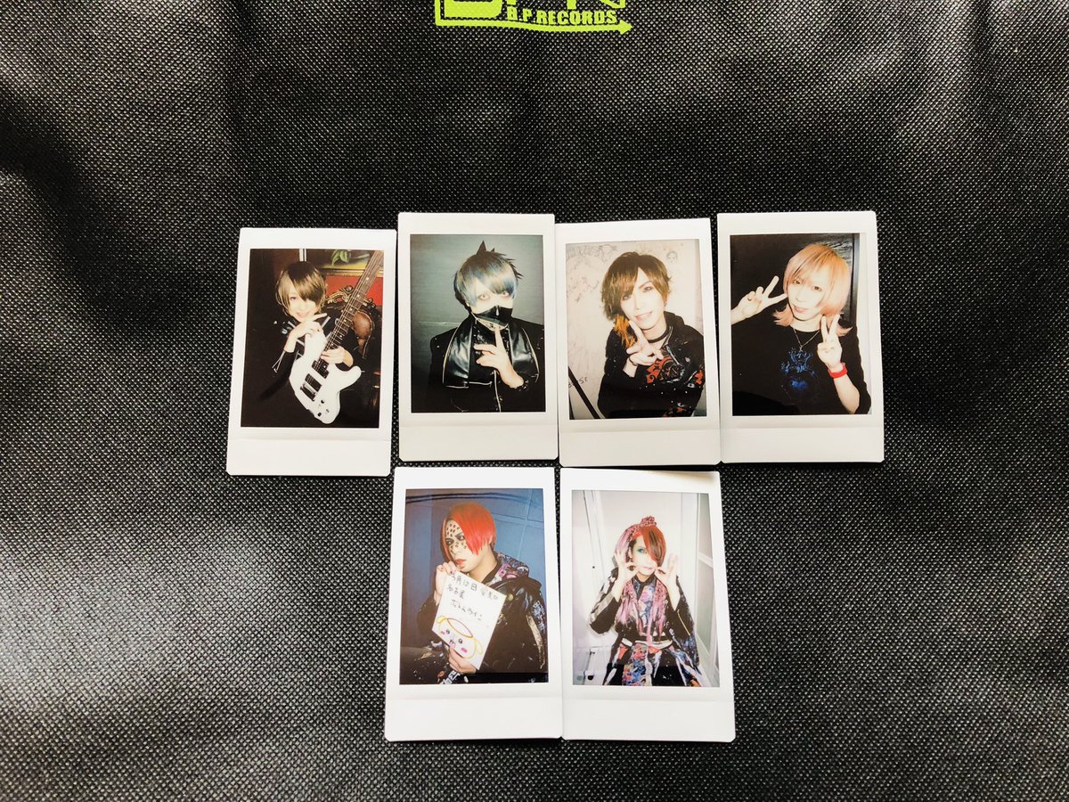 JcfRxiptK4utDsJ's tweet photo. BPR福袋2023

譲　画像参照
求　遠海准司さん最優先、己龍グッズ

4枚目の己龍アクスタ、額縁バッジ、缶バッジは一度袋から出した後素人保管となっておりますので気になさらない方のみお願い致します。

郵送での交換希望です。
お気軽にお声掛け下さい。 https://t.co/icSHf8tBOg