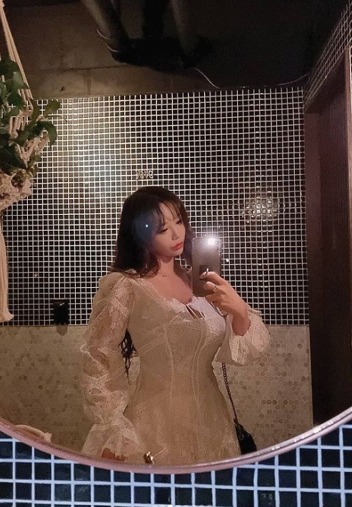 后悔后悔后悔！昨天酒吧里全是帅哥！我却穿得这么素 连胸都没露！！！推特上有没有想约我的？点赞报名 https://t.co/WOX57Caj9f
