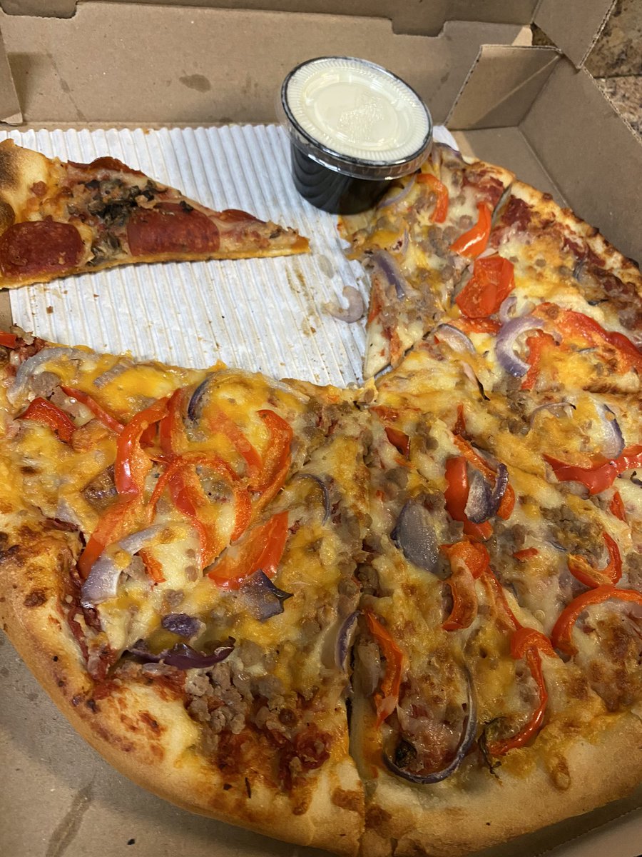 Did you know the London Coffee House is part of the <a href="/CityofLdnOnt/">City of London</a> Winter Response Program? Participants come in to warm up, do laundry, have something to eat &amp; get a break from the outdoors. Tonight we thoroughly enjoyed a generous, donated meal from <a href="/ByronPizza/">Byron Pizza</a> #ldnont <a href="/cmha_tv/">CMHA TVAMHS</a>