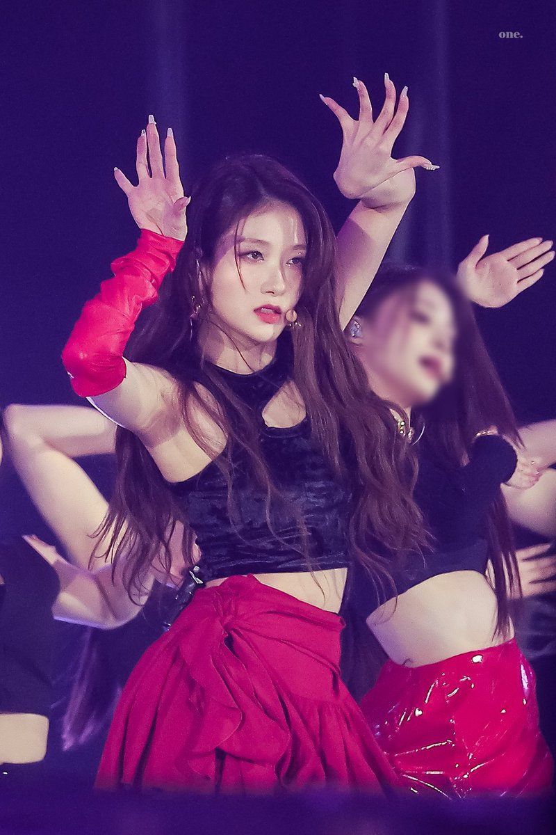 LEESEOYE0NS's tweet photo. #seoyeon #fromis_9 https://t.co/PeJkHs0FfX