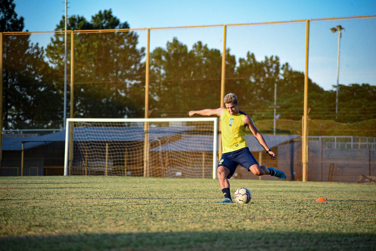 SpLuquenOficial's tweet photo. 📸 ¡Apuntando al inicio del Apertura 2023! 🎯⚽️

#VamosLUQUEÑO 🇺🇦 https://t.co/sf4RQd5I8d