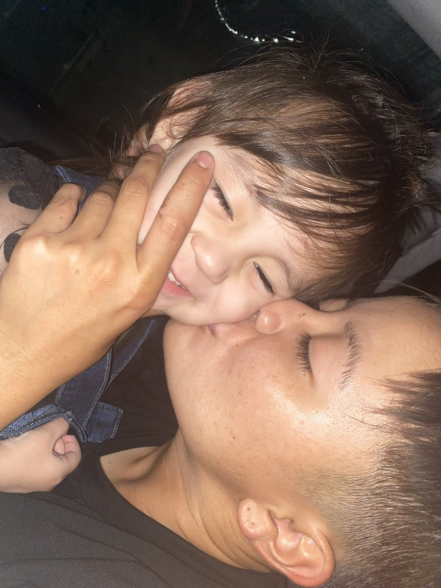 0326monro's tweet photo. 愛してるよじゅんなカレン😆😘

ふたりが僕の太陽だ👊

3人で世界旅行しよ😍

成人おめでとう㊗️🎉 https://t.co/pg3Q6yWwaX
