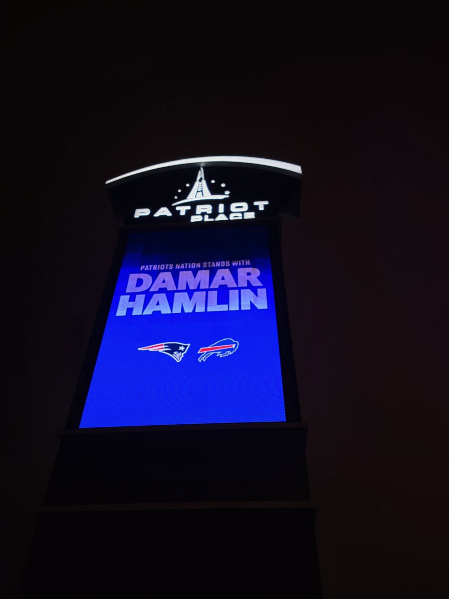 OnlyInBOS's tweet photo. A message from Foxborough.

💙 https://t.co/lWiT5Yp58k