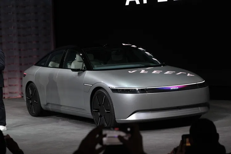 The Verge tweet media