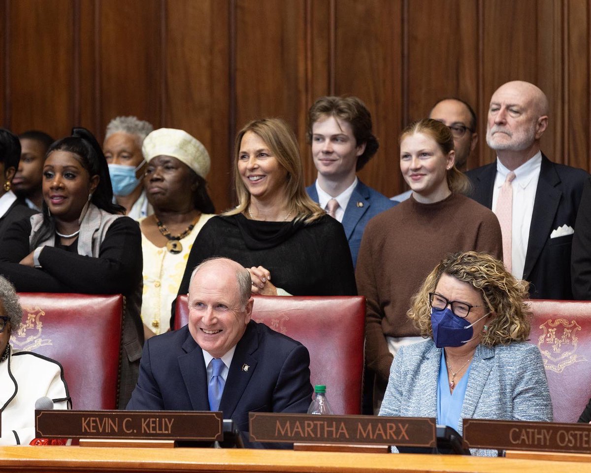 21KevinKelly's tweet photo. It’s an honor to be your voice in Hartford. Beyond grateful to be sworn in today surrounded by family. #openingday #connecticut #ctsenate #service #ctcapitol #ctpolitics #ct #stratford #seymour #shelton #monroe https://t.co/MKSQk73ID6