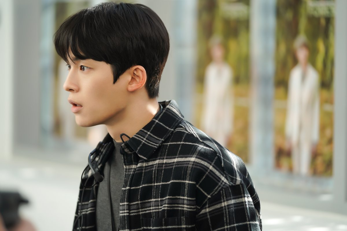 KENAZ_official's tweet photo. #밥이사 8화 예고!
삼각형을 이루는 러브 라인?!
점점 고조 되는 갈등😣
밥이사 이번주 목요일 12시 오픈!👇
https://t.co/pOs8nBZbkg
#헤븐리 #밥만잘사주는이상한이사님 #TheDirectorWhoBuysMeDinner #예고 #bl #bl드라마 #벨드 #blwebseries #webseries #KENAZ #케나즈 https://t.co/kMvWdAtMOx