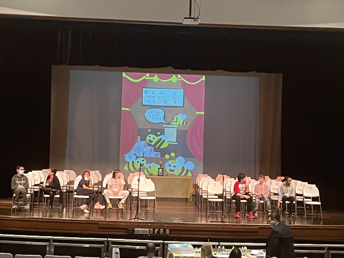 Night 1 of @CSD31SI Spelling Bee 🐝 @ScrippsBee our amazing students taking center stage to showcase their knowledge #elevated31 @DrMarionWilson @CChavezD31 @christineloug14
