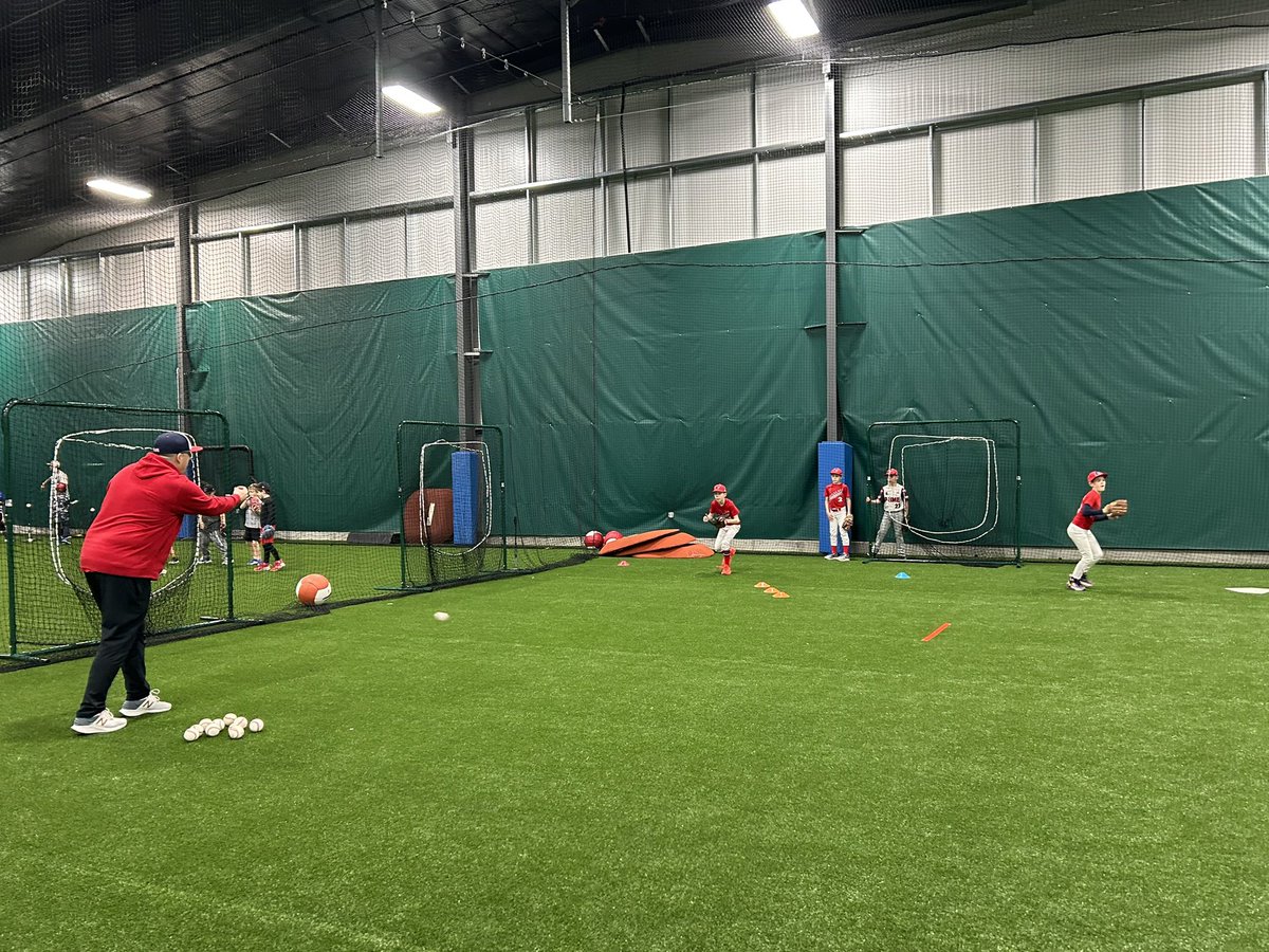 DerekLarson4658's tweet photo. Day 1 #Buildingchampions #Primebaseball @PrimeGold2031 @EAA_Baseball @elkhorntraining https://t.co/usXCwkxGeC