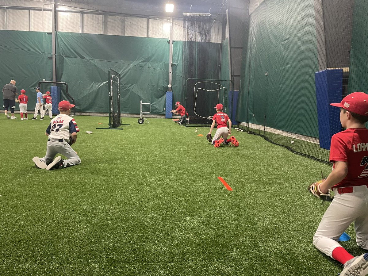 DerekLarson4658's tweet photo. Day 1 #Buildingchampions #Primebaseball @PrimeGold2031 @EAA_Baseball @elkhorntraining https://t.co/usXCwkxGeC