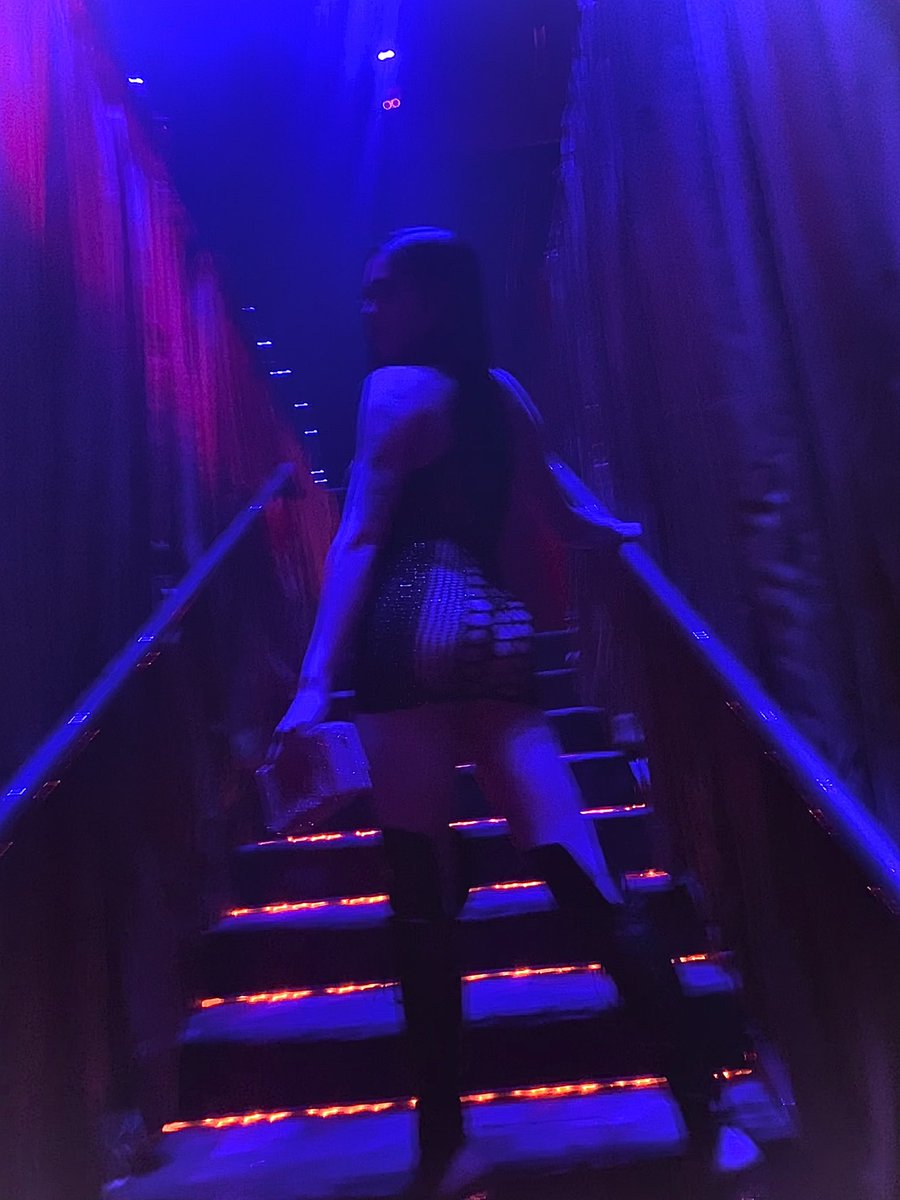 Julesworld33's tweet photo. Welcome to the show😋    #onlyfans #LinkInBio #retweet #dancer #StripClubExperience #strip https://t.co/eT6LT855wQ