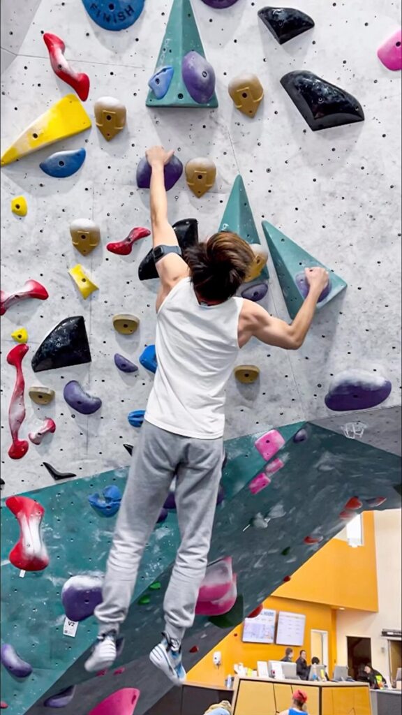 Just strong arming my way through life 🧗‍♂🙃 - What’s a new hobby you’re picking up this year? - ⁣
⁣
#germynation #calisthenics #bouldering #rockclimbing #climbing ⁣

#indoorclimbing #climbinggym #boulderinggym #campusing #functionaltraining #f… instagr.am/reel/CnBBx2vgO…