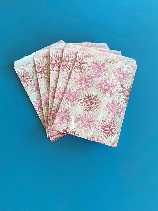 Pink Flower Paper Bags, Floral Party Favor Bags, Packaging Bags, Pink Flat Gift Bags, Set of 10 #DiMaxSupplies #stickersandbags #pinkflowerpaperbags #floralpartyfavorbags #foodsafebags #pinkflatgiftbags #shopsupply #businesssupply  etsy.me/3dmGiKu