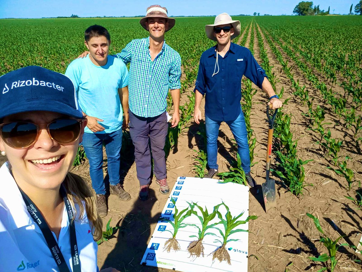 MagnanoMarcos's tweet photo. Recorriendo ensayos de fertilización junto a @RizobacterARG. Excelente intercambio y generación de datos #Glovaagro https://t.co/97MuSrP74c