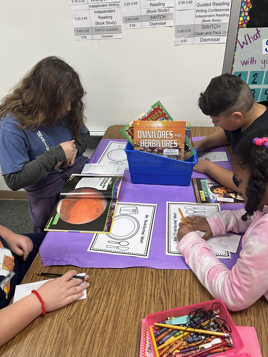 Meg_Michalsky's tweet photo. Welcome to Williams Cafe where all books taste great! Students participated in a Book Tasting today to explore text features in nonfiction books. #TurnerElementary #ARTurner #4thGradeRocks https://t.co/cJwEaBe1jg