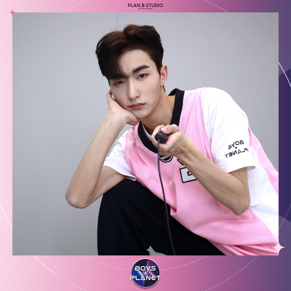 _mnetboysplanet's tweet photo. #원예천 #WENYECHEN | G그룹

찰칵📸
소년들이 직접 찍고, 써 본 '나만의 매력'✨

소년들의 더 많은 정보를 알고 싶다면?
▶ 프로필 링크를 확인하세요!

<#BOYSPLANET>
02. 02 (Thu) 8PM (KST) 첫방송

#보이즈플래닛 #Mnet https://t.co/2sO0D1JRDS