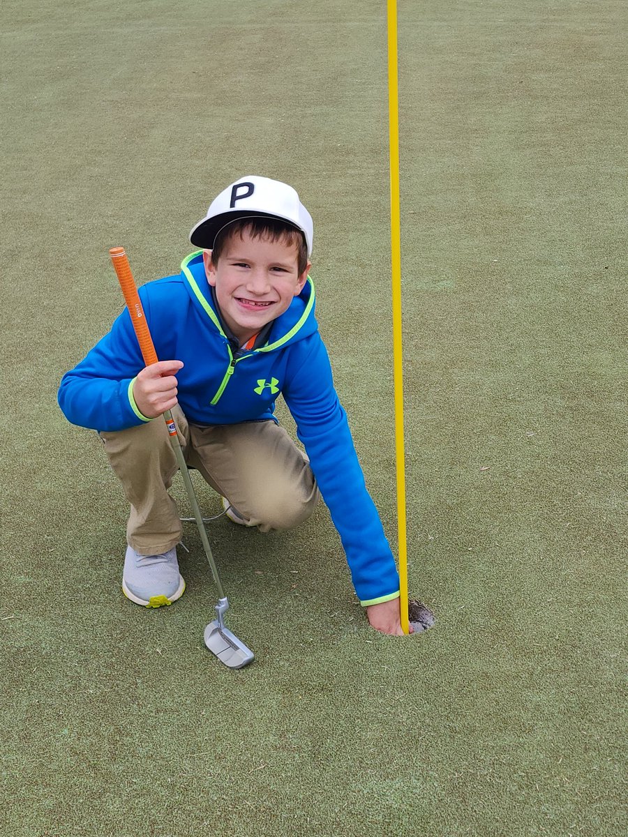 First round of the new year, and he sinks a 30 footer for birdie! 🔥

#MyConMan
#KidsGolf