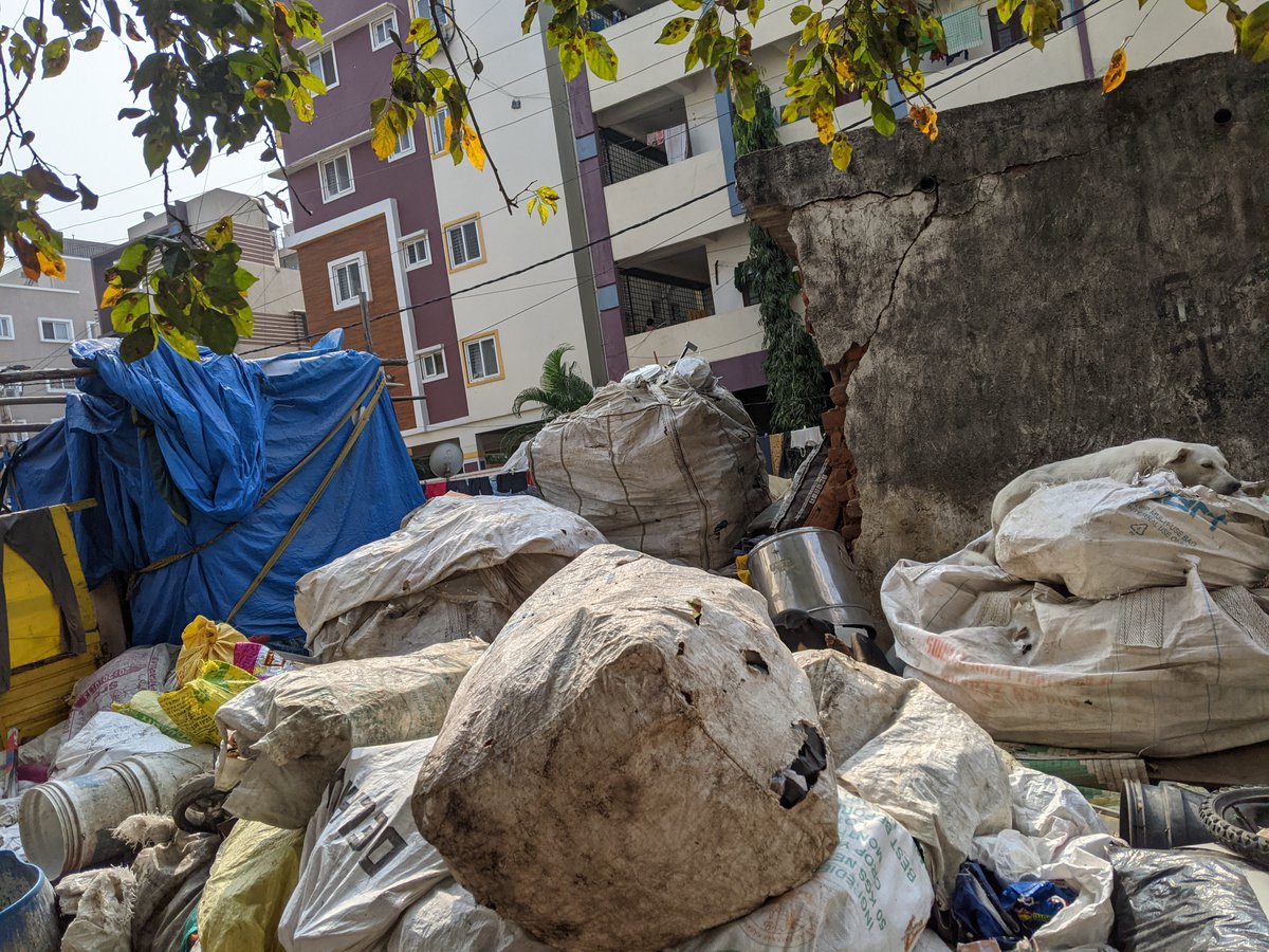 kvkreality's tweet photo. @GHMCOnline @CommissionrGHMC @GadwalvijayaTRS @ZC_Khairatabad @CollectorHYD 
Honorable Mayor and GHMC 
@Saradhinagar plot no:16,15,21 which are market as government plots sitting in between residential homes are used for illegal scrap dumps effecting health,sanity of residents https://t.co/5hCCHwJuS9