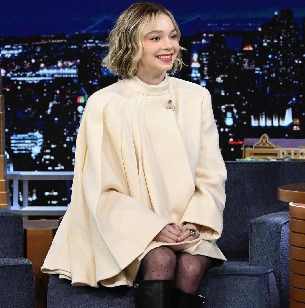 Roxdk7's tweet photo. My girls at jimmy fallon 🤏🏻🫂 https://t.co/rv5Vd4NCh3