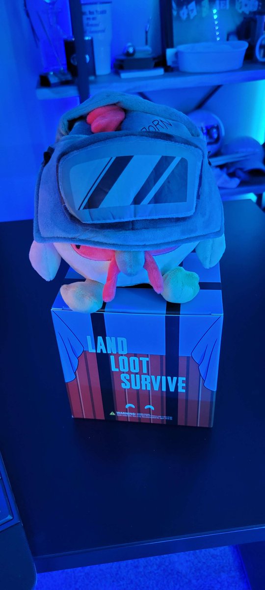 roasted76's tweet photo. 🔴  Vacation is over, back to work!! 💣

Thanks, @PUBG  for the chicken plushie! It's so fluffy!! https://t.co/a2mImWHufI