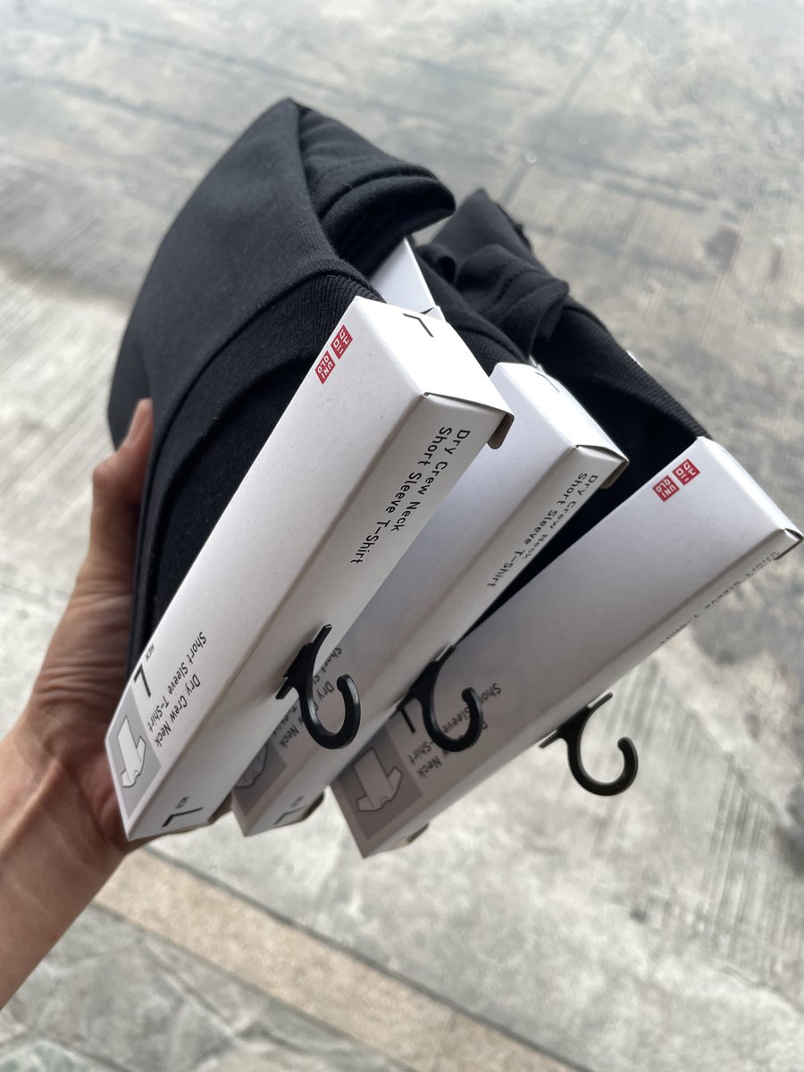 13thFool's tweet photo. May bayad raw ang paper bag, eh di bitbitin. Parang nang-shoplift tuloy ako. 🤣 https://t.co/XyyIvQj5ZE