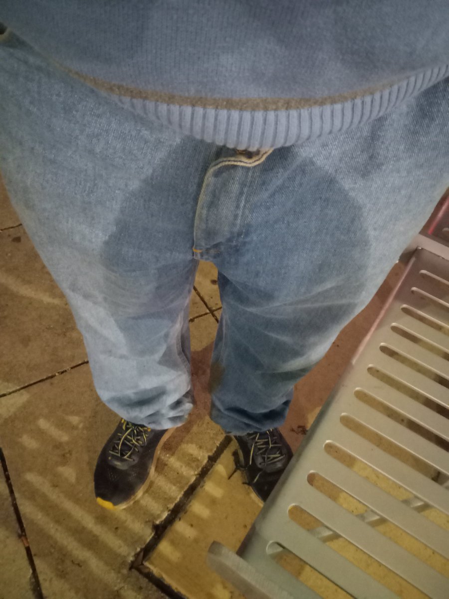 dav_kink's tweet photo. I knew the moment i saw the caller ID,. this was going to be a long conversation. and half way in to it my bladder said it's time to let the piss out. And I don't hesitate
#peekink #pissinpublic #caughtpeeing #desperatepee #maleomorashi #burstingtopee #publicwetting #peedmyself https://t.co/v0S6mhKJNb