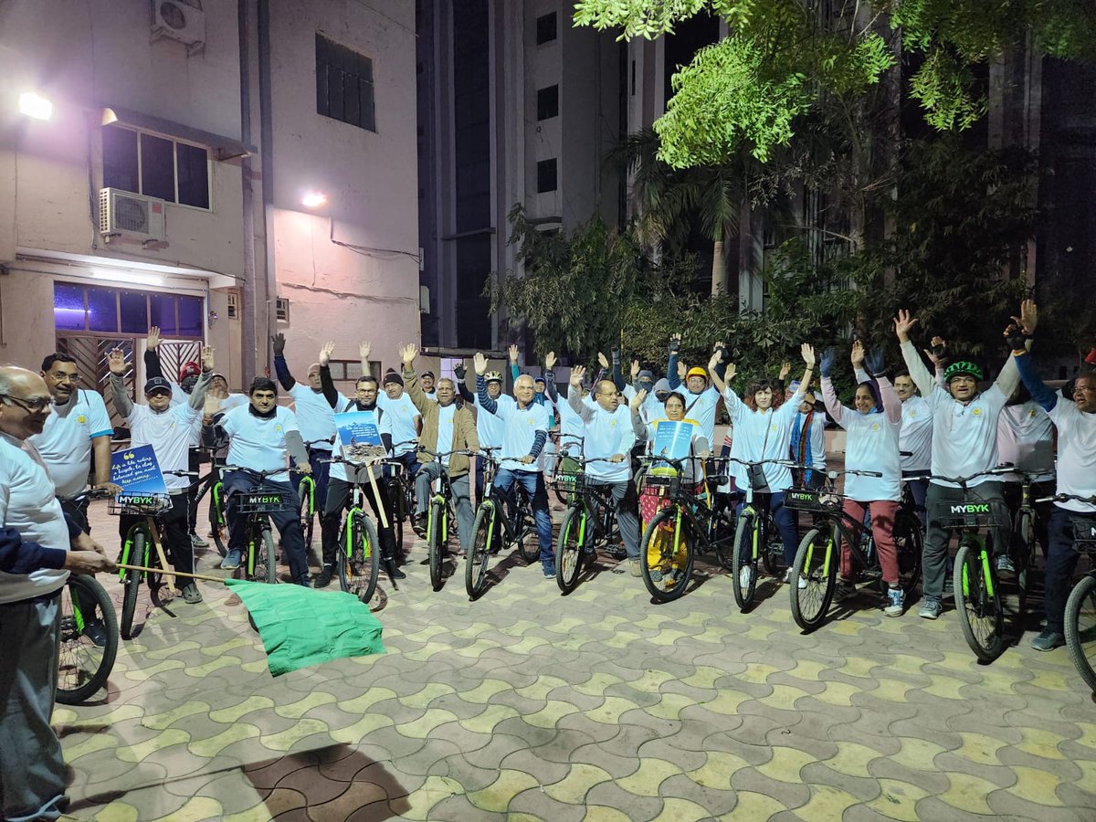 Senior family physicians of Ahmedabad hit the road early morning today to spread message of good #Health and #fitness . Kick start event of #afpanatcon today. National family physicians conference in #Ahmedabad . #familyphysician #DOCTORS
