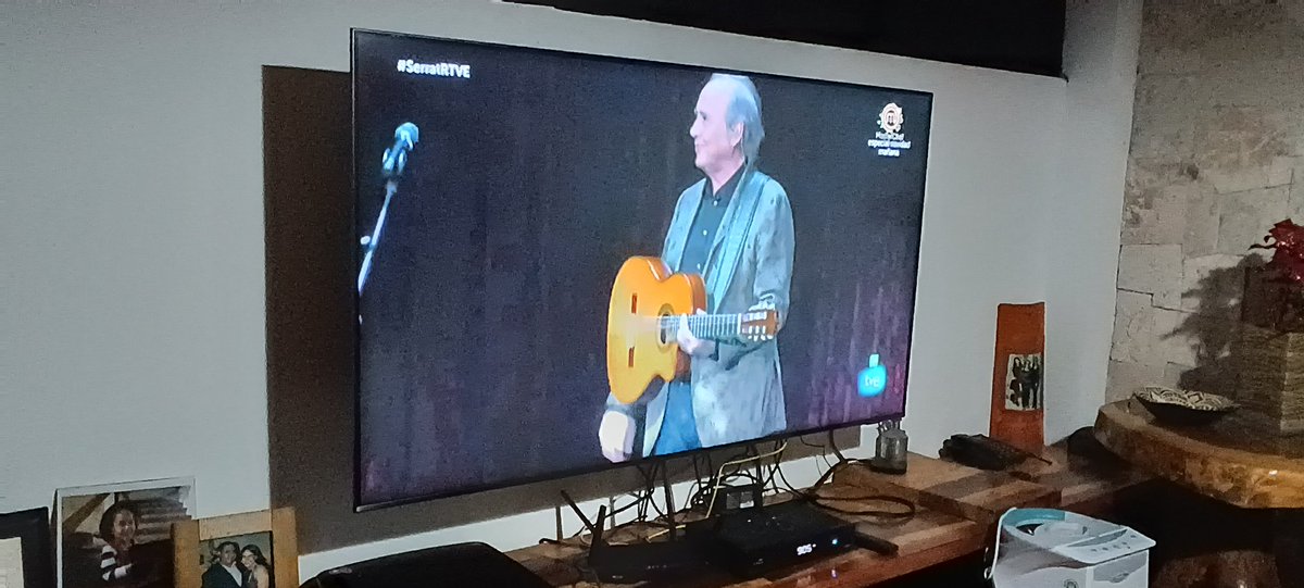 garcialainez101's tweet photo. Desde Honduras disfrutando la emisión del concierto de despedida del maestro Serrat.
Gracias por todo Nano.
#serratRTVE https://t.co/kvxOq2g00H