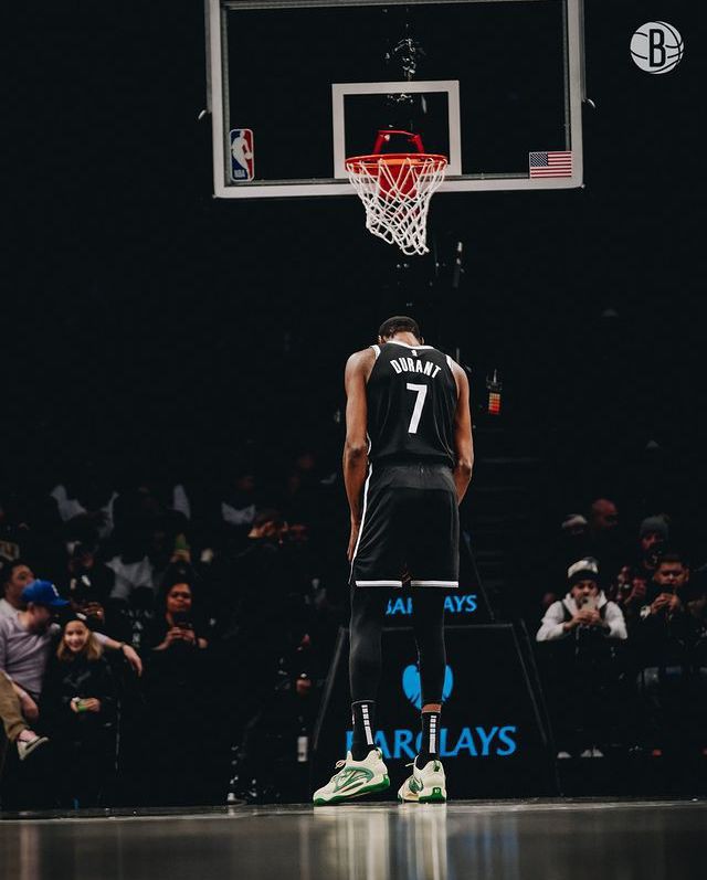 KD07Turkey's tweet photo. ✅Kevin Durant 13-19 (%68FG) ile 39 sayı

❌Takımın geri kalanı 22-58 (%37FG) ile 56 sayı

Biraz olsun yardıma ihtiyacı var https://t.co/GLHNP85XGj