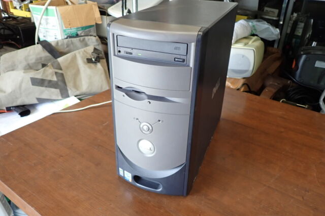 spencercree's tweet photo. remembering how I bought this computer when I was 10 and then @kellycree installed Kazaa on it soon after. #howitallstarted https://t.co/eqGcNEdyca