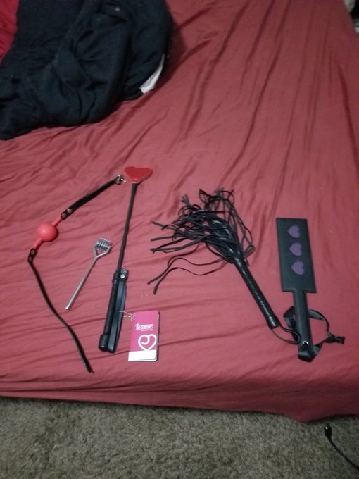 Snack peek at my idea for my next #video!  #porn #pornhub #bdsm #chaturbate #sextoys #sex #kinky https://t