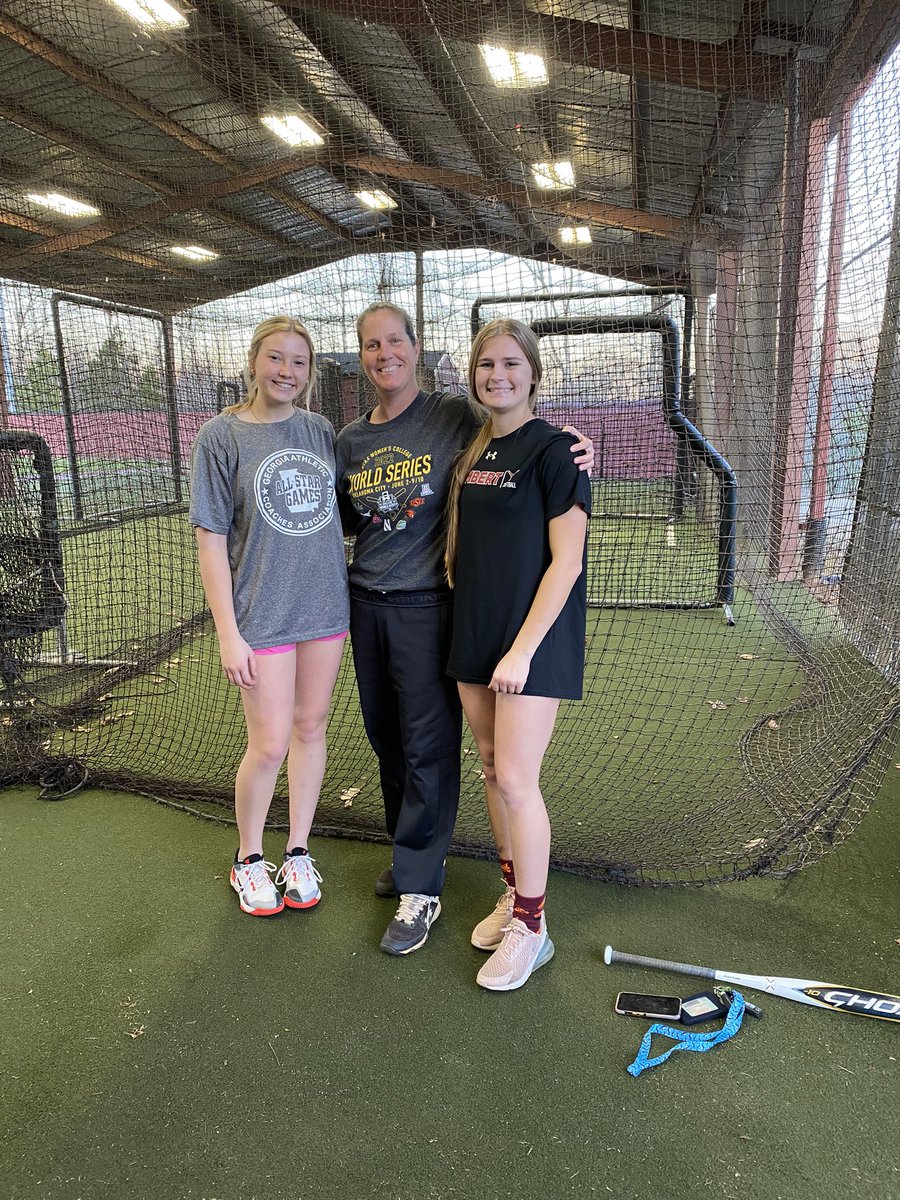 BSherSB's tweet photo. Had a fantastic day working with my  Georgia girls! #ballers @CoyleHaley99 @BoyetteKatelyn @CourtneySauer1 @JCrossman_2024 https://t.co/1ltF0osvK4