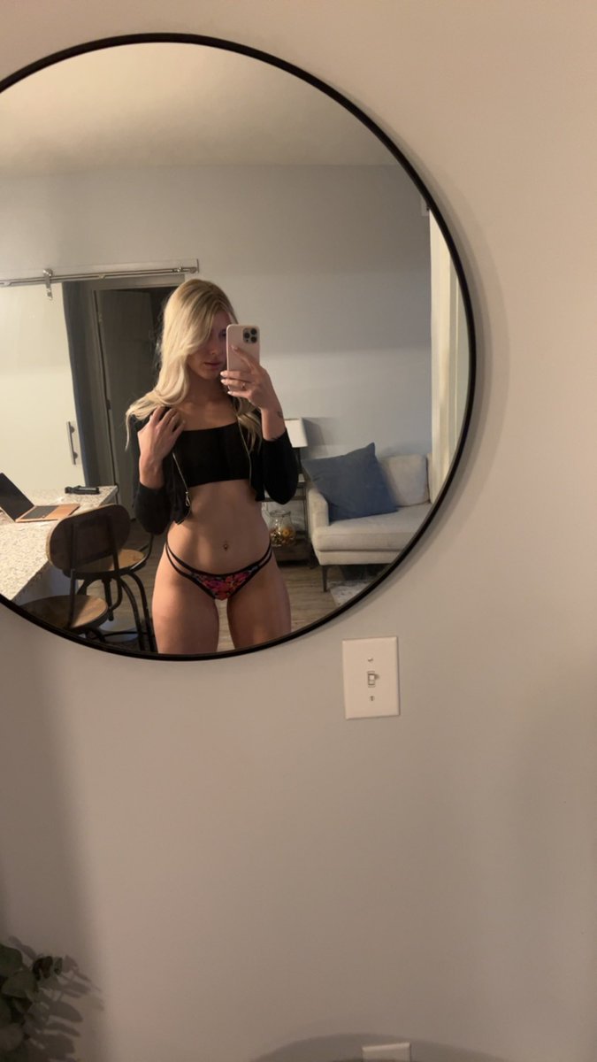 therealbbytay's tweet photo. Late night vibes https://t.co/XApwRQ9e1C