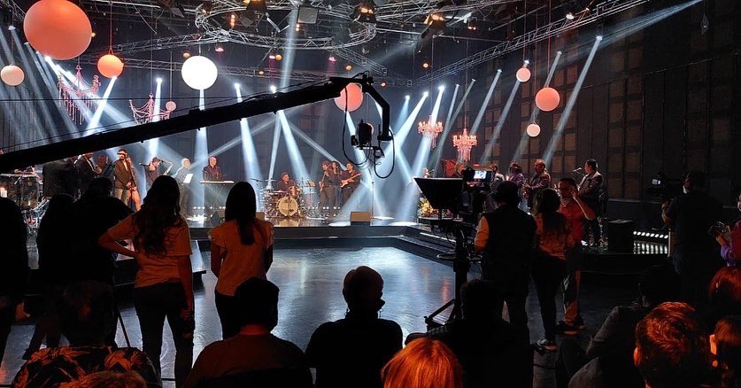 rafaramirezmx's tweet photo. "El precio de la disciplina es siempre menor que el del arrepentimiento."
#RafaRamirez #ElPrincipeDeLaRisa #FelizYAgradecidoPorTanto🙏🏽🙌🤩🎭 #TelevisaUnivision #Feliz2023🎉 #SonrieYSeFeliz 😁 https://t.co/dad6tWIcU0