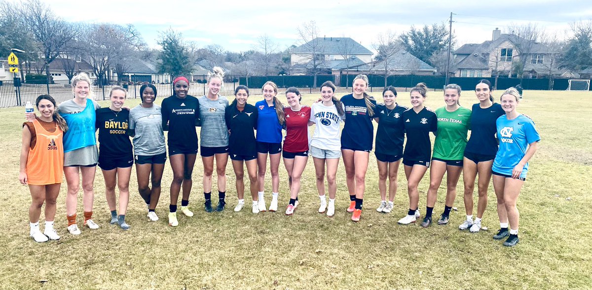 KennedyFuller07's tweet photo. Had an amazing time over the break training with some ridiculously talented players! Always special to see @JaedynShaw11, Lex, and @DMissimo. Thankful for these opportunities! #solarstrong https://t.co/FO9sEOpJ0G