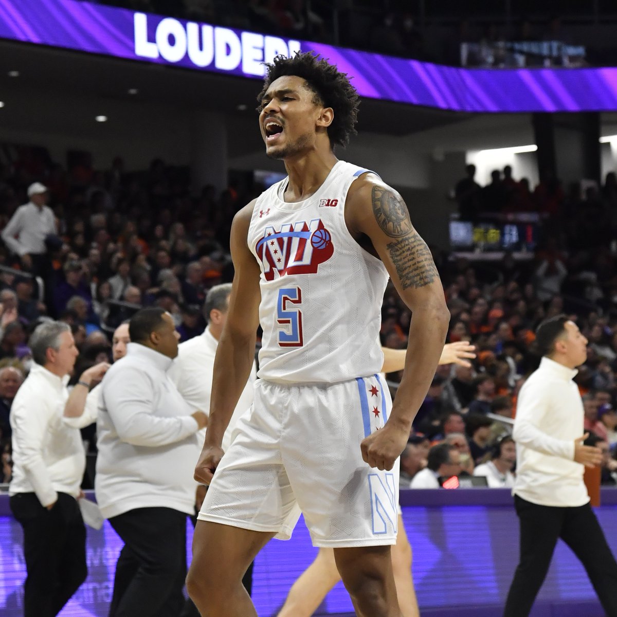 .<a href="/JuRoper/">Julian Roper II</a> is a mood 😤

13-0 run for the 'Cats 😼